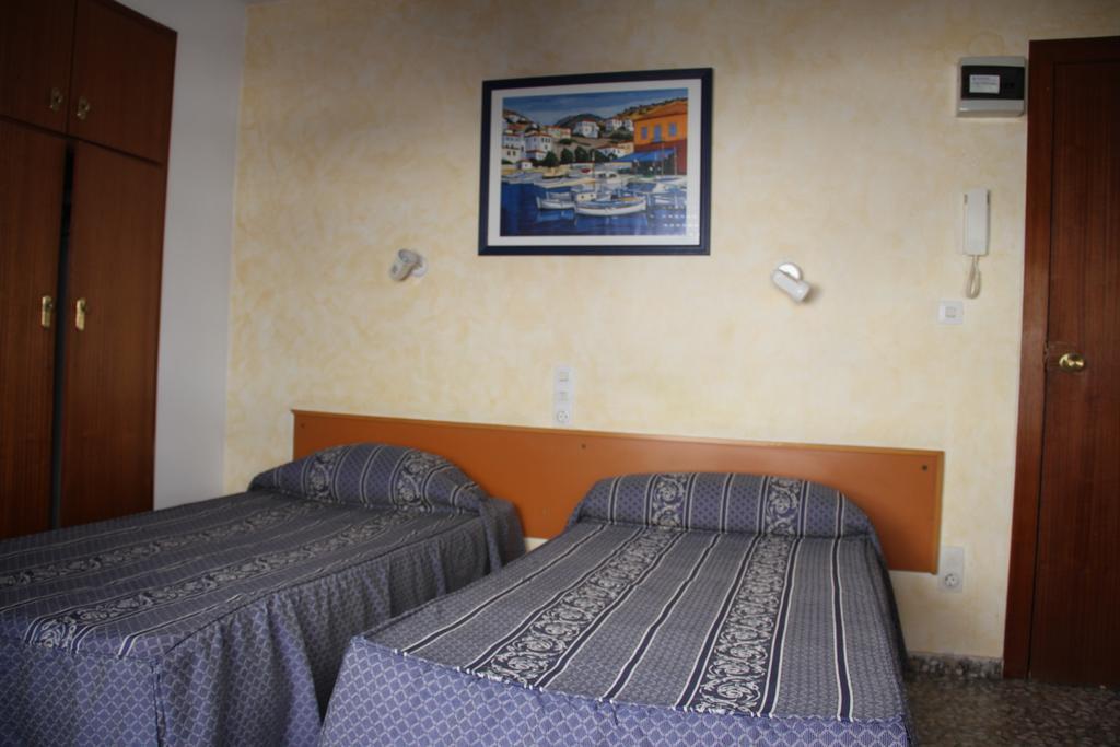 Hostal Mengual Gandía Habitación foto